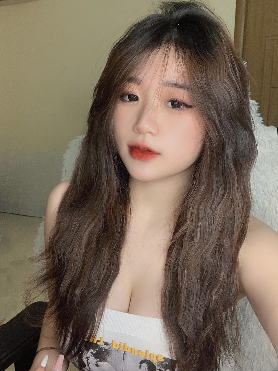 Cô gái dễ thương và mũm mĩm nói nhiều, vừa tán tỉnh vừa quan hệ tình dục, cảm giác thật khác biệt